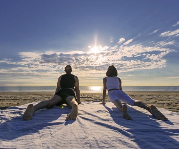 Yoga-in-spiaggia-archivioTurismoCervia-1